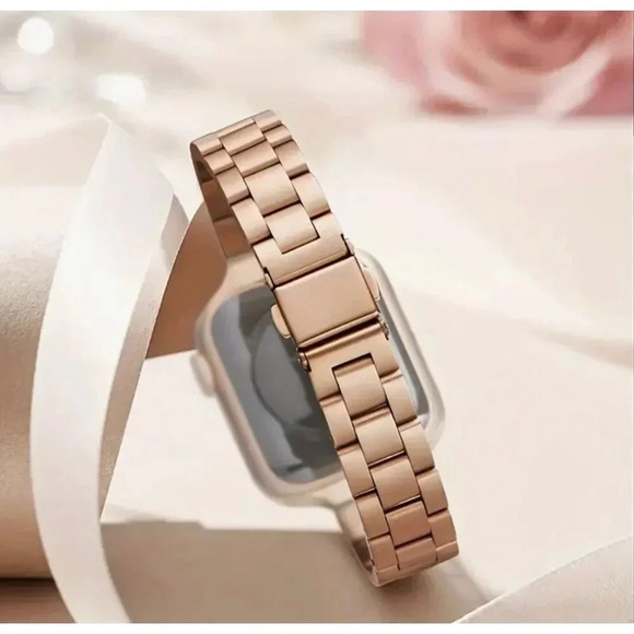 Sleek Rose Gold Apple Watch Band - Picture 2 of 4